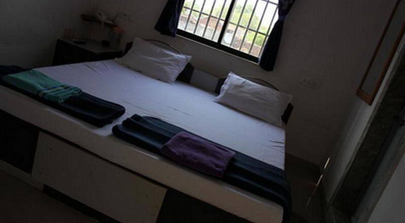 Tulsi Guest House, Surat 3